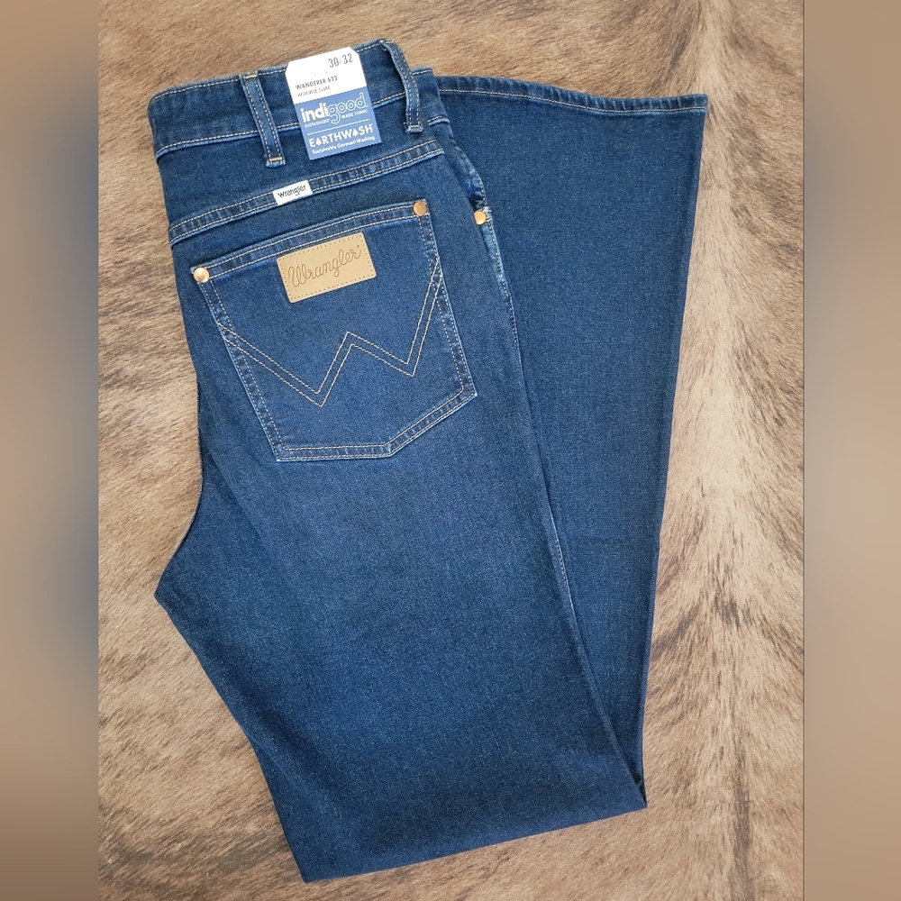 NWT Wrangler Women's Wanderer Dark Wash High Rise Stretch Modern Flare Jeans